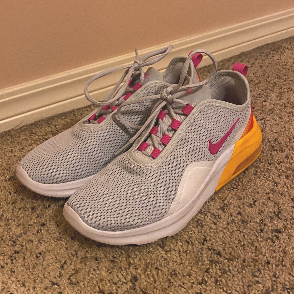 Nike Women’s Air Max Motion 2